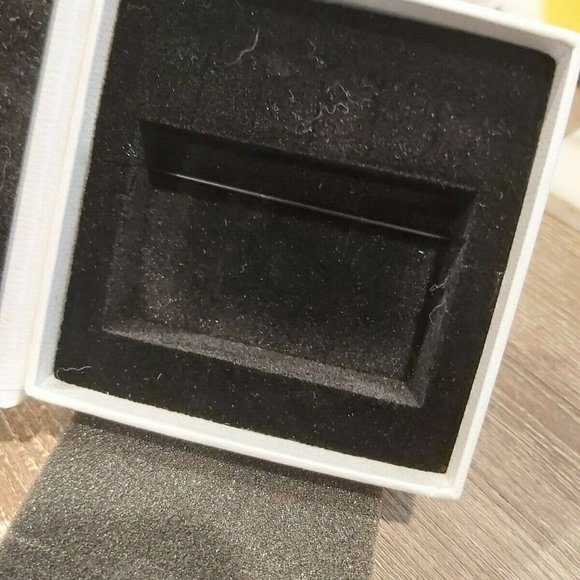 BRAND NEW SMALL PANDORA CHARM BOX HOLDER WILL HOLD AT LEAST 8 CHARMS - Picture 7 of 10